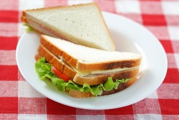 自制三明治，做法簡單的營養(yǎng)早餐，早上你想來一份嗎