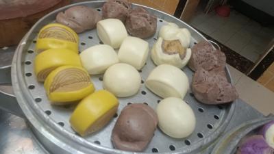 培訓(xùn)小吃價格學(xué)校有哪些？美食小吃技術(shù)培訓(xùn)學(xué)校
