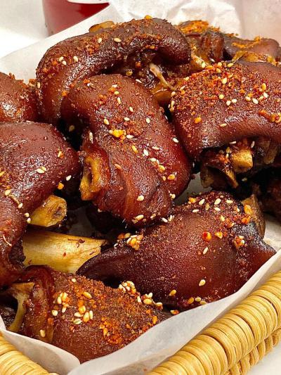 烤豬蹄技術培訓班在哪里？飄味緣培訓學校，助您開啟財富“蹄”途！