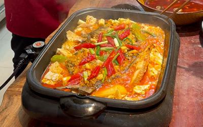 萬(wàn)州烤魚技術(shù)培訓(xùn)哪里好？解鎖地道風(fēng)味，開(kāi)啟創(chuàng)業(yè)新篇